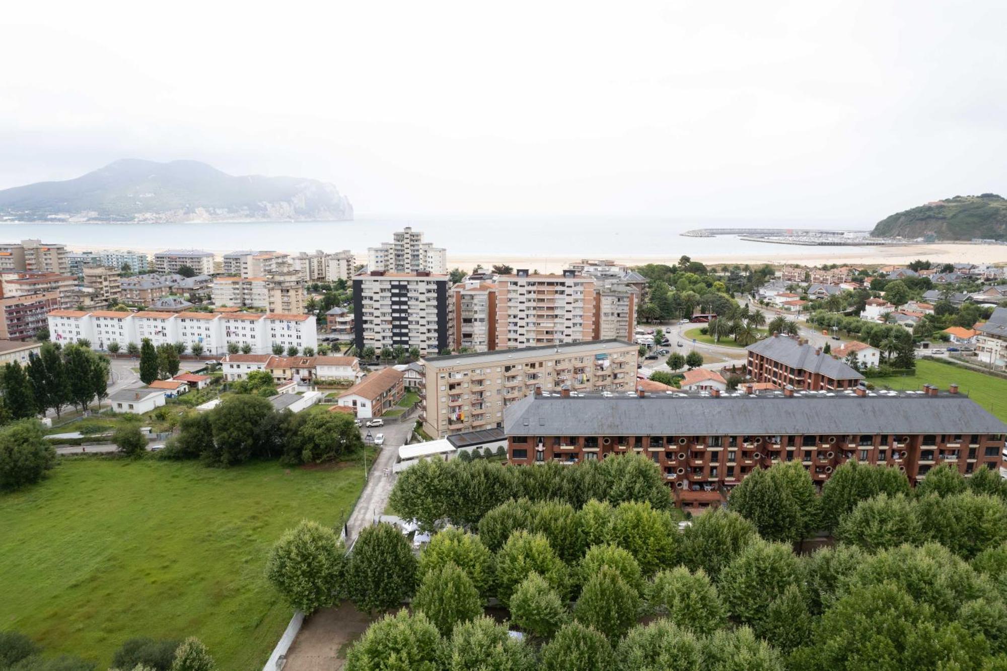 Alojamiento - Bungalows En El Centro De Laredo A 200 M De La Playa Bagian luar foto