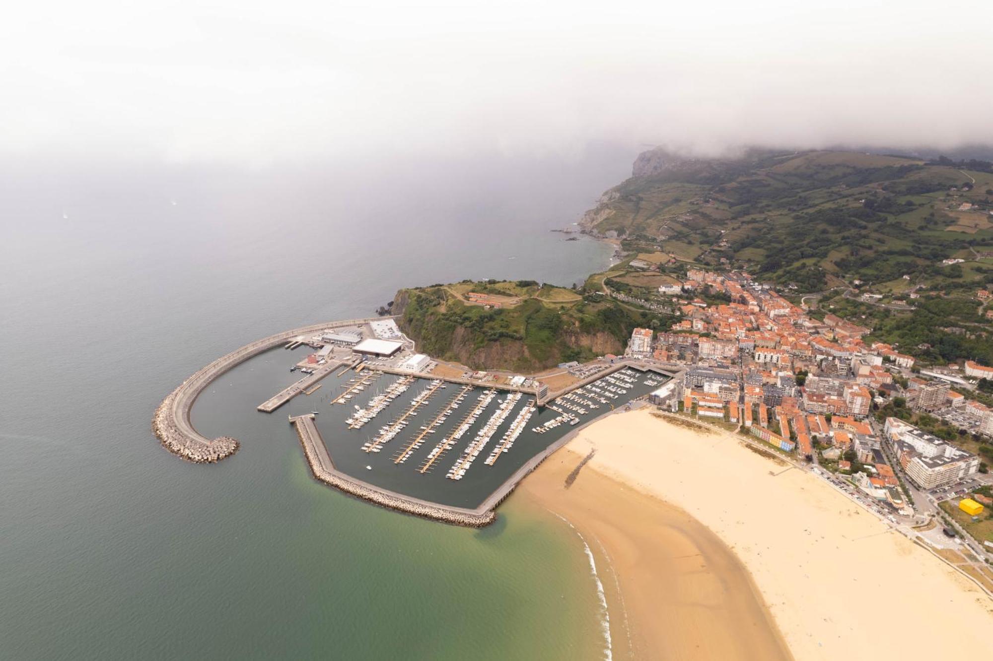 Alojamiento - Bungalows En El Centro De Laredo A 200 M De La Playa Bagian luar foto